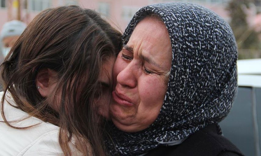 Ukrayna'da mahsur kalan Türk öğrenci ailesine kavuştu, annesi sevinç gözyaşlarına boğuldu!