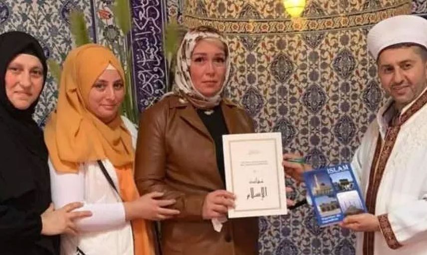 Ukrayna'da savaştan kaçtı, Almanya'da Müslüman oldu! 45 yaşındaki kadından duygusal anlar
