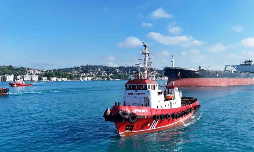 Ukrayna'nın Vurduğu 'Asteri' Tankeri İstanbul Boğazı'ndan Geçirildi