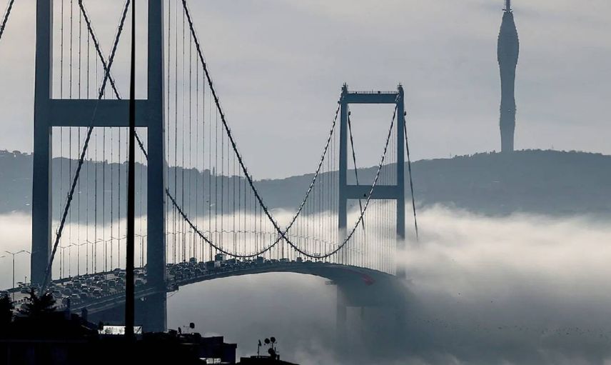 Ulaşımda aksamalar var: İstanbul yoğun sis altında