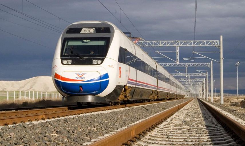 Ulaştırma Bakanı canlı yayında duyurdu: İstanbul - Antalya arası 5 saatin altına iniyor