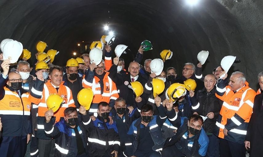 Ulaştırma ve Altyapı Bakanı Karaismailoğlu, Yeni Zigana Tüneli Işık Görme Törenine Katıldı! 'Avrupa'nın En Uzunu Olacak'