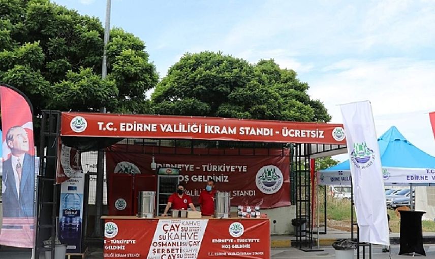 Ülkelerine dönen gurbetçiler Kapıkule'de ikramlarla karşılandı!