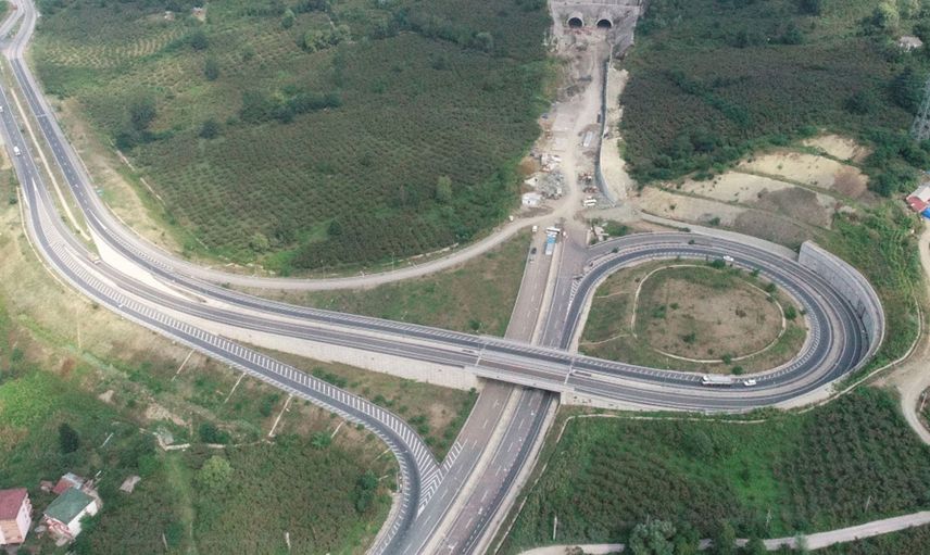 Ülkemizin en pahalı yolunda çalışmalar son hızıyla devam ediyor! 1 saatlik yol 10 dakikaya inecek