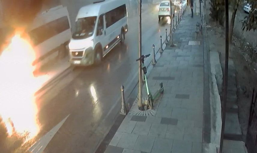 Ümraniye'de Servis Aracı Alev Aldı