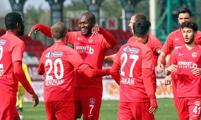 Ümraniyespor Bursaspor'u 2-1 İle Geçti