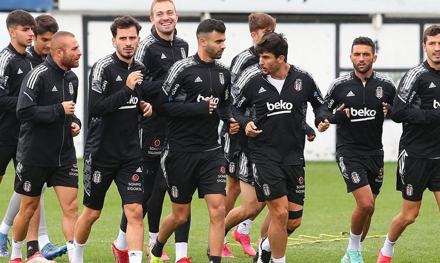 Umut Meraş'ın Menajeri Oyuncusuyla Napoli'nin İlgilendiğini Açıkladı!