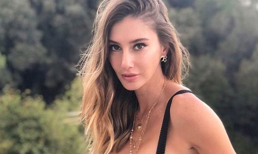 Ünlü Fenomen Şeyma Subaşı Bu Kez de Direk Dansı Yaparak Takipçilerini Mest Etti!