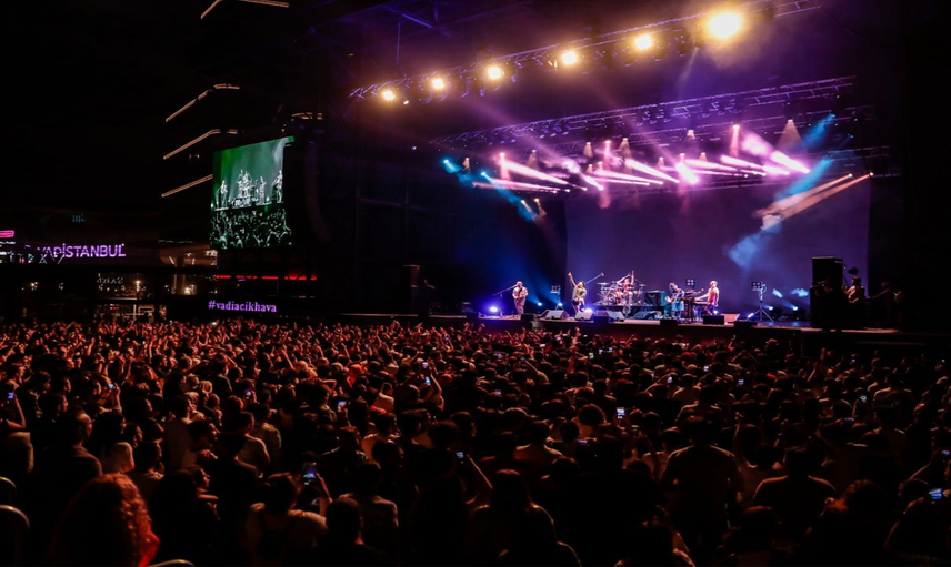 Ünlü isimlerin bayram konserlerinde alacakları ücretler dudak uçuklattı! Paraya para demeyecekler
