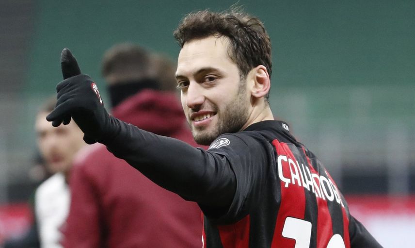 Ünlü İtalyan gazeteci, Hakan Çalhanoğlu transferini duyurdu: İnter’de devam imzası atılıyor