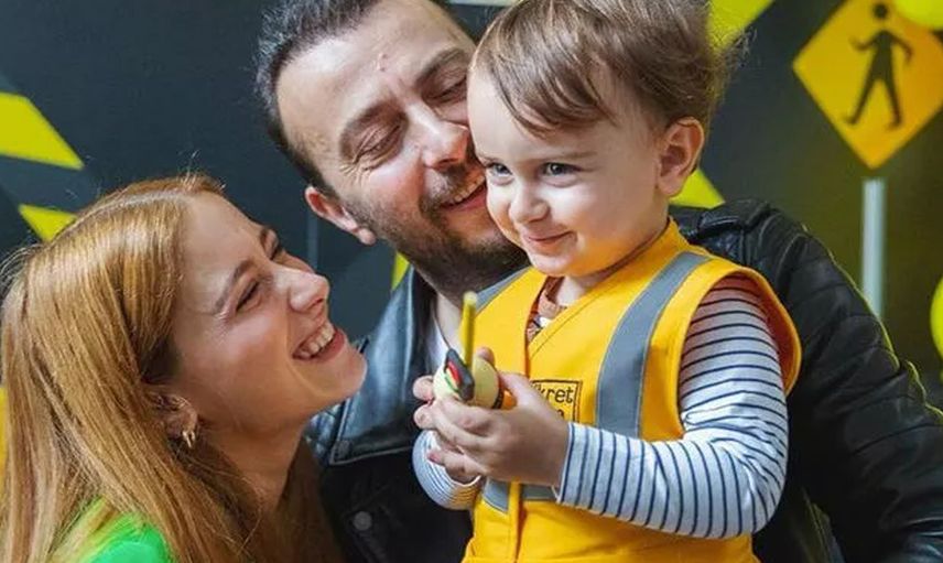 Ünlü Oyuncu Hazal Kaya ve Eşi Ali Atay Hayranlarını Üzecek O Haberi Sosyal Medyadan Duyurdu