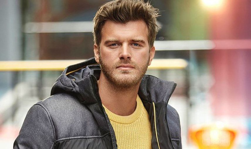 Ünlü Oyuncu Kıvanç Tatlıtuğ Mutfaktaki Hünerlerini Sosyal Medyadan Paylaştığı Elmalı Turta Videosuyla Gösterdi