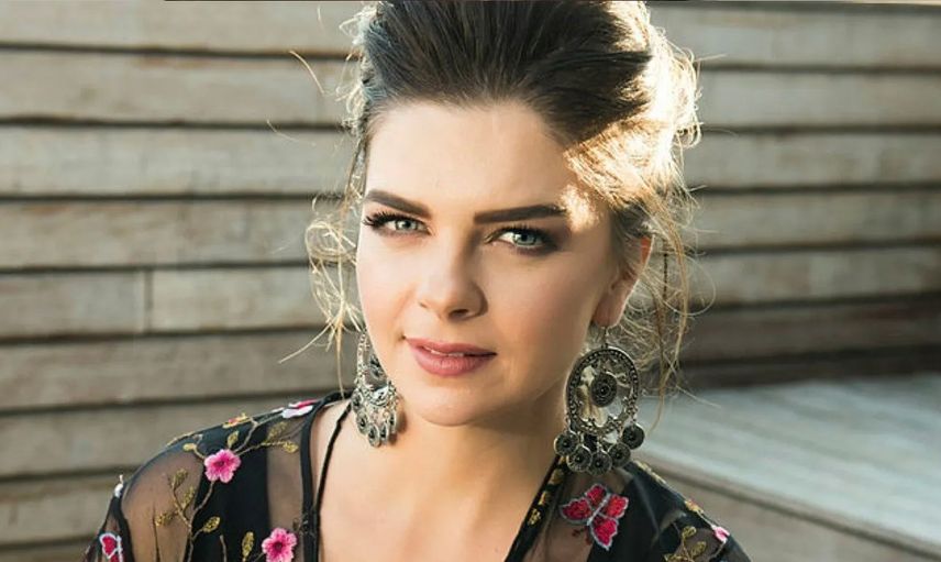 Ünlü oyuncu Pelin Karahan isyan etti: Sene 2023 ve hala bir savaş söz konusu