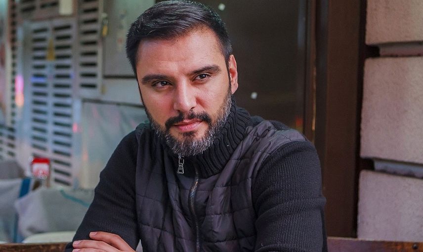Ünlü Şarkıcı Alişan’ın Dinmeyen Kardeş Acısı Takipçilerinin Yüreğini Burktu: Üzerine Düşen Kar Tanesi Beni Kahrediyor