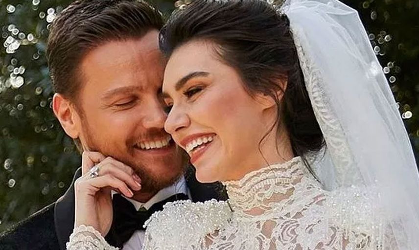 Ünlü Şarkıcı Sinan Akçıl İkinci Kez Nikah Masasına Oturduğu Eşi Burcu Kıratlı’ya Çekişmeli Boşanma Davası Açtı!
