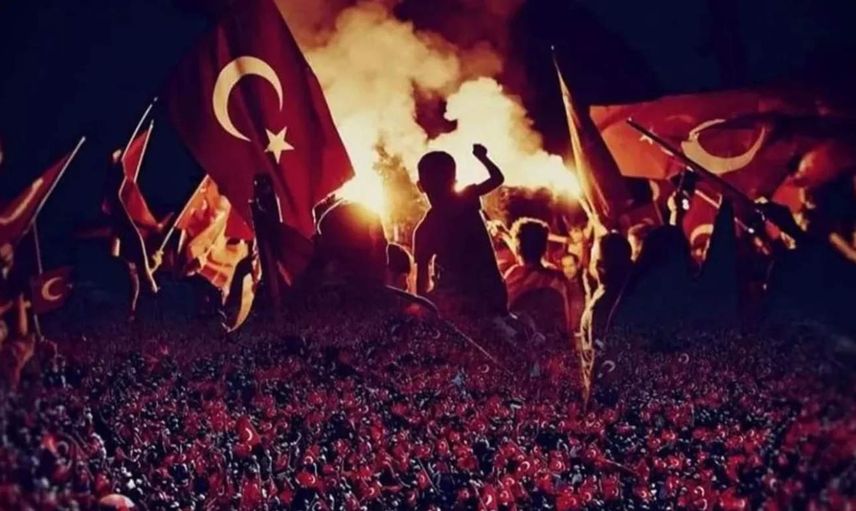 Ünlüler 15 Temmuz'da bunları paylaştı: İşte ünlülerin 15 Temmuz paylaşımları!