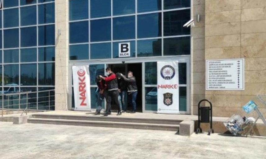 Uşak'ta Bin 708 Uyuşturucu Hap Bulundu