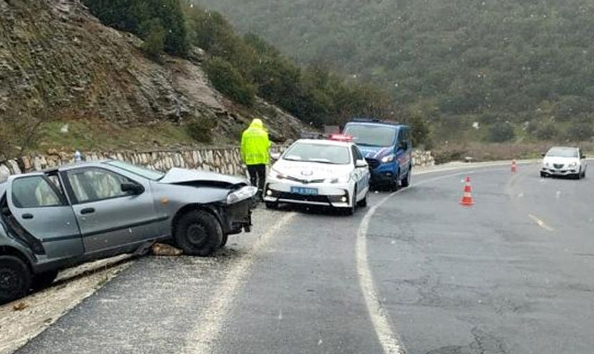 Uşak'ta Trafik Kazası: 3 Yaralı