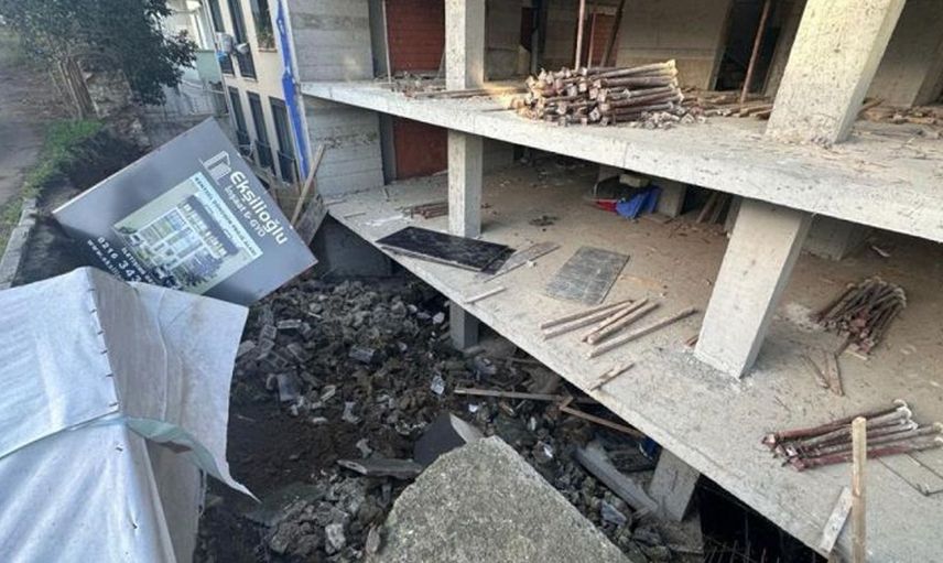 Üsküdar'da istinat duvarı çöktü: 3 kişi duvarın altında kaldı