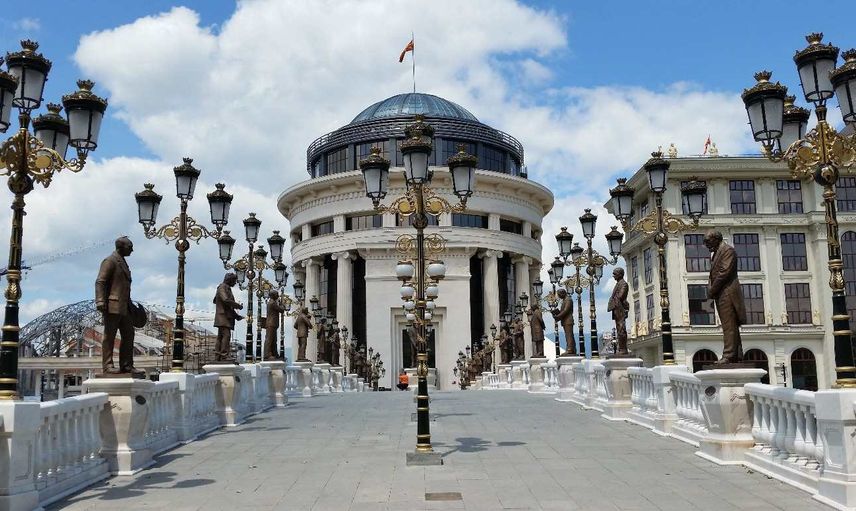 Üsküp hangi ülkededir, nerededir? Üsküp Vardar Nehri nerede? Üsküp Sanat Köprüsü, Çifte Hamam, Taş Köprü, Üsküp Şehir Müzesi, Makedonya Meydanı gibi merak edilen yerler