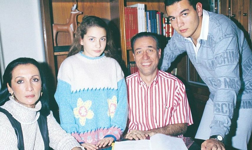 Usta Sanatçı Kemal Sunal’ın Eşi Gül Sunal’ın Kardeşi Evsiz Kaldığı Halde Ablasının Yardım Etmemesine İsyan Etti