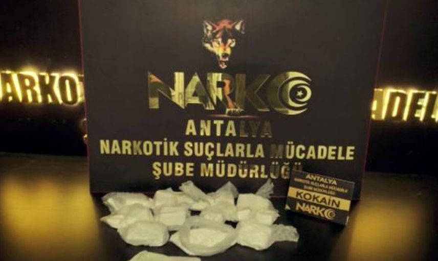 Uyuşturucu Tacirlerine Geçit Yok! Antalya'da 2 Kilo 160 Gram Kokain Yakalandı