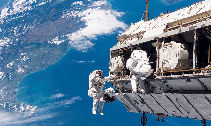 Uzay filmlerinde görülecek olay: Mekik arızalandı, 2 astronot uzayda mahsur kaldı