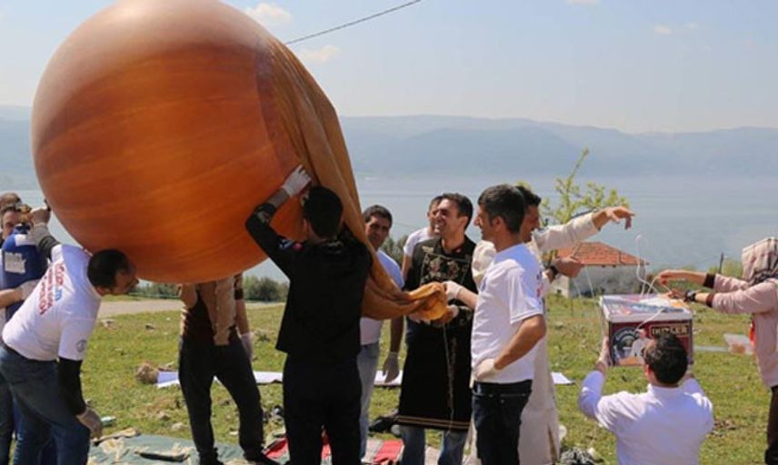 Uzaya Önce Börek Gönderdi Şimdi Kendisi Gitmek İstiyor