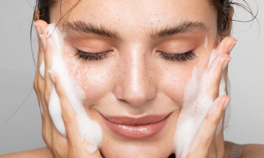 Uzman Dermatolog sizlere cilt bakımı için kollarını sıvadı!