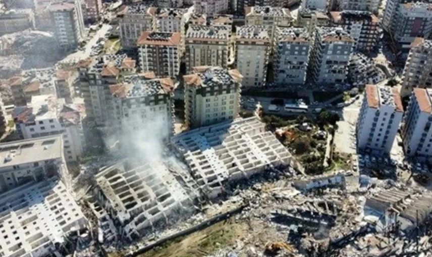 Uzmanlardan İstanbul'da Kendiliğinden Çöken Binalar İçin Uyarı: Kalitesiz Malzeme ve Kaçak Katlar Tehlike Saçıyor