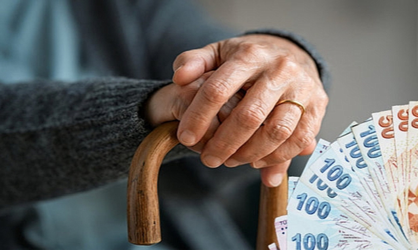 Vakıfbank'tan emekli vatandaşa 12.000 TL! Hemen banka müşterisi olan ödemesini alacak