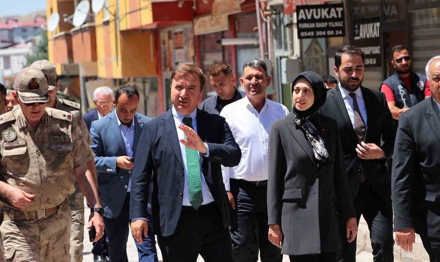 Vali Aydoğdu, Tercan'da vatandaşlar ve esnafla buluştu