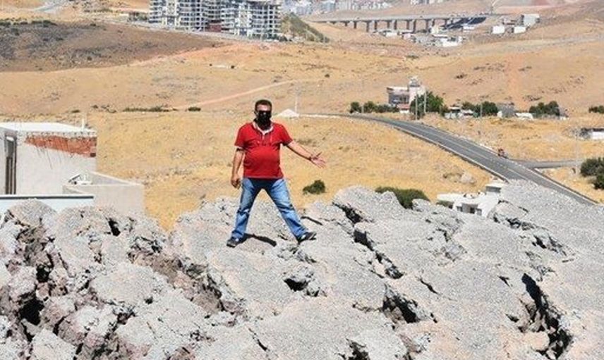 İzmir'de Harmandalı Çöplüğünden Sızan Sular Kösedere'de Heyelana Sebep Oldu