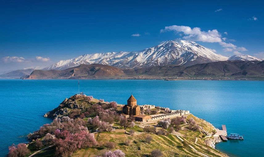 Van Gölü'nde Sular Çekildi! Ortaya İlginç Görüntüler Çıktı