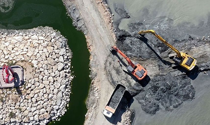 Van Gölü Temizleniyor! Toplam 14 Bin Ton Çamur Çıktı
