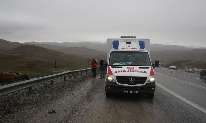 Van’da askeri araç devrildi: Çok sayıda asker hastaneye kaldırıldı