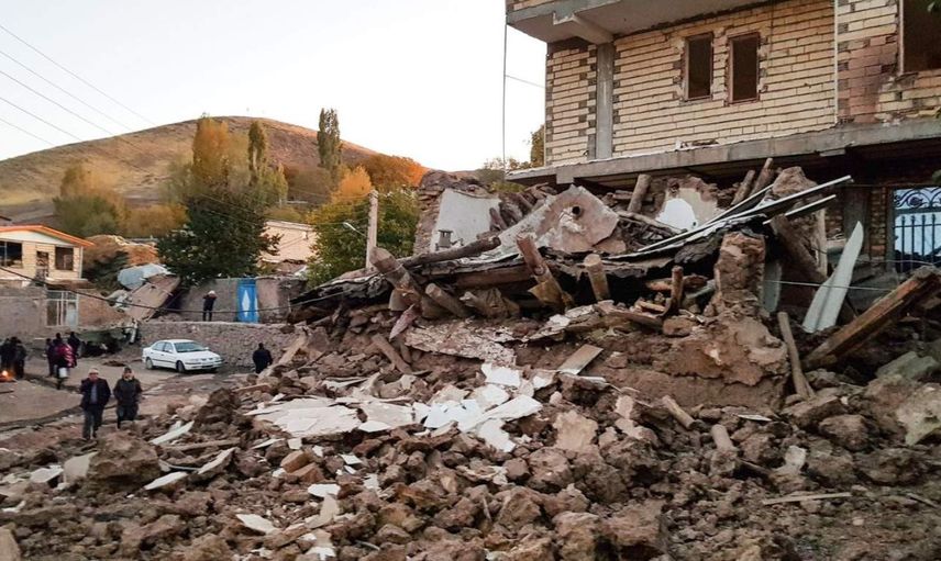 Van’da da hissedilen şiddetli deprem: Ölü ve yaralılar var