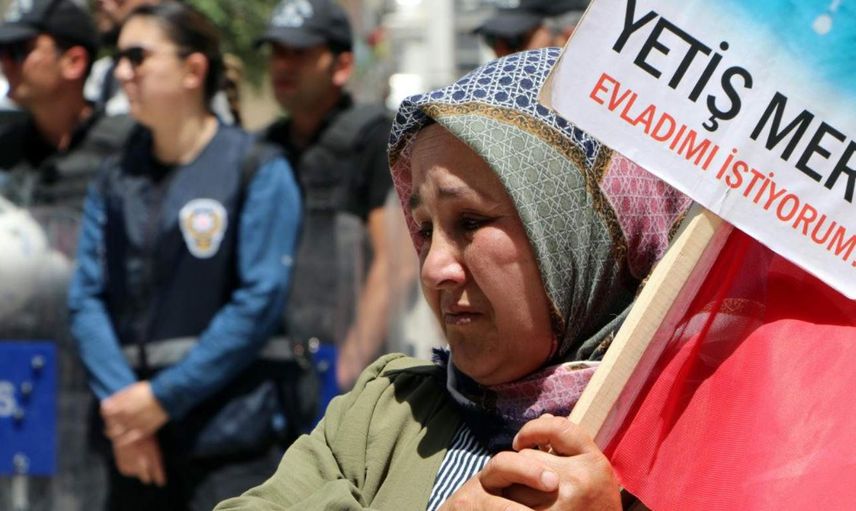 Van'da evlat nöbetindeki anne yürekleri yaktı: "Bayram geldi gitti, hep gözümüz yolda"