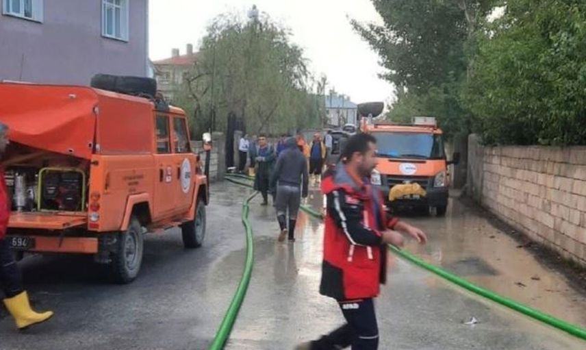 Van'da Su Baskını: 31 Ev ve 1 İş Yeri Zarar Gördü