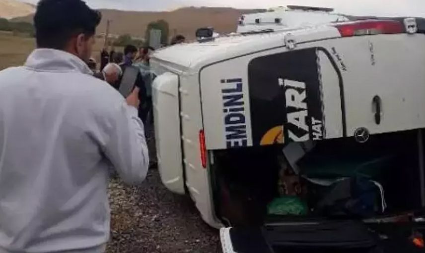 Van’da yolcu otobüsü devrildi: Çok sayıda yaralı var