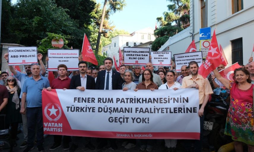 Vatan Partisi'nden Fener Rum Patrikhanesi önünde açıklama: "Bu faaliyetler milli güvenlik sorunudur"