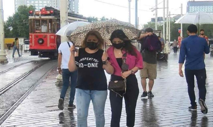 Vatandaşlar yaz havalarını beklerken sonbahar geri mi döndü? Meteoroloji'den sağanak yağış uyarısı geldi! O şehirler dikkat şemsiye almadan dışarı çıkmayın!