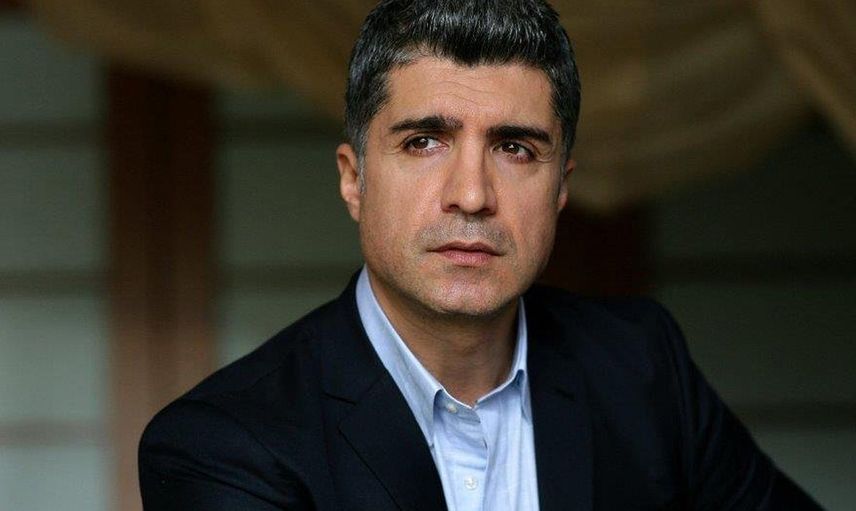 Velayet Savaşını Kaybeden Özcan Deniz Çareyi Aşkta Buldu! Ünlü Şarkıcı 23 Yaş Küçük Sevgilisiyle Kaçamakta Yakalandı