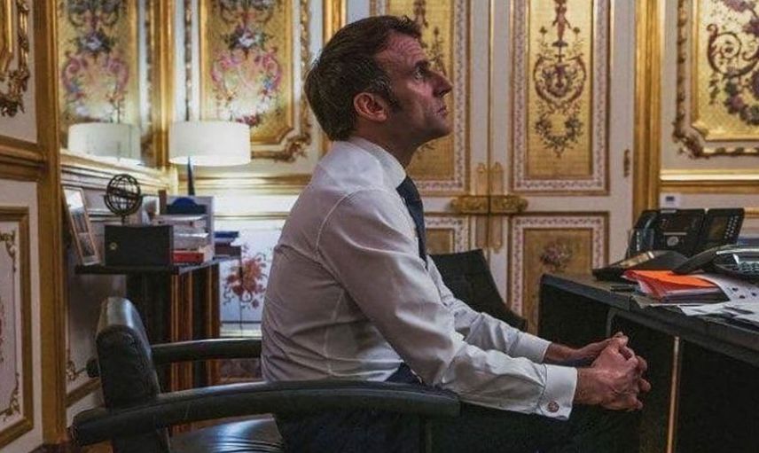 Vladimir Putin ile görüşen Emmanuel Macron'un fotoğrafları gündeme damgasını vurdu!