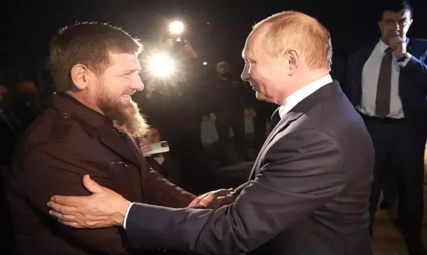 Vladimir Putin'den Çeçenistan'a Sürpriz Ziyaret: Ukrayna İçin Eğitim Gören Askerleri İnceledi