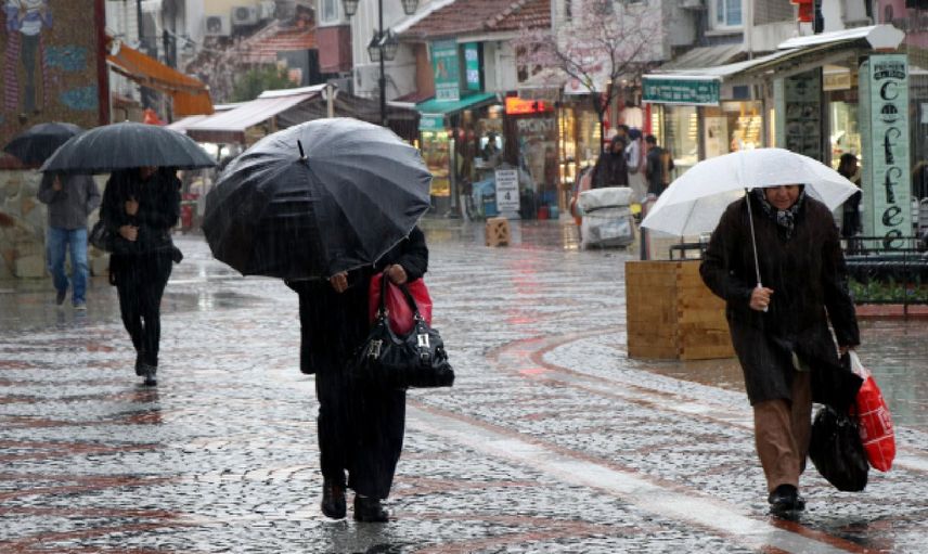 Yağışlı ve serin hava geri geldi: Meteoroloji’den yeni uyarı