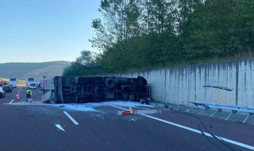 Yalova katliam gibi kaza: Otobüs ile tır çarpıştı! Ölü ve yaralılar var