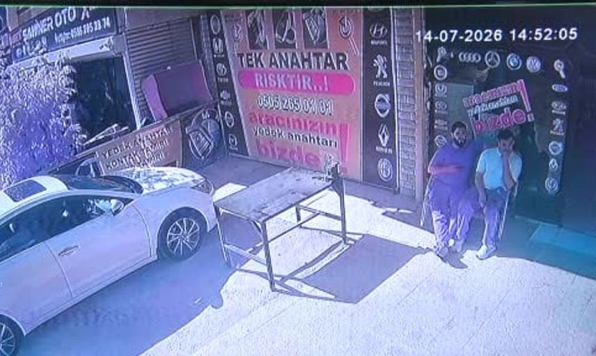Yanlış park nedeniyle uyarı yapılan grup tarafından saldırıya uğrayan esnaf ve arkadaşı darbedildi