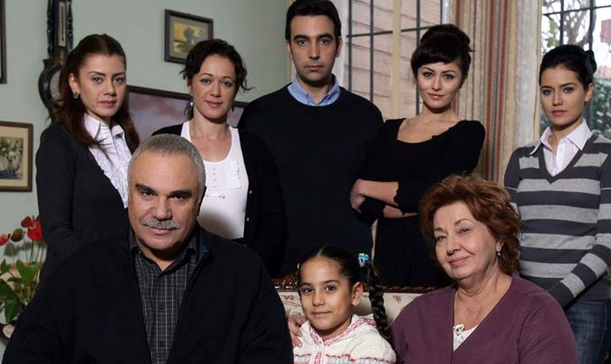 Yaprak Dökümü Oyuncusu Açıkladı: Gökçe Bahadır ve Fahriye Evcen Arasındaki Küslüğün Nedeni Ortaya Çıktı