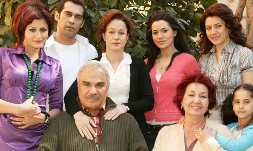 Yaprak Dökümü’nün Ferhunde’si Deniz Çakır Yıllar Sonra İtiraf Etti: Kadın Olarak Yaşamadığım Duyguları Yaşattı!